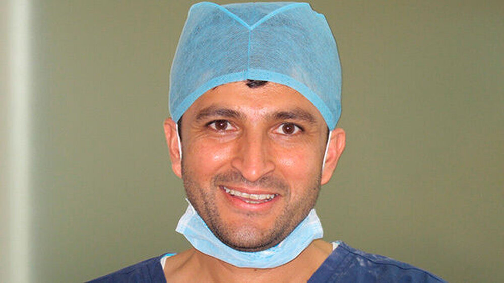 Der Mund-Kiefer-Gesichtschirurg Dr. Shyam Sheth ist einer der indischen Operateure vor Ort, der kritisiert, dass die Operationsqualität bei den zeitlich begrenzten Hilfseinsätzen durch ausländische Mediziner schlechter ist als in den Zentren.