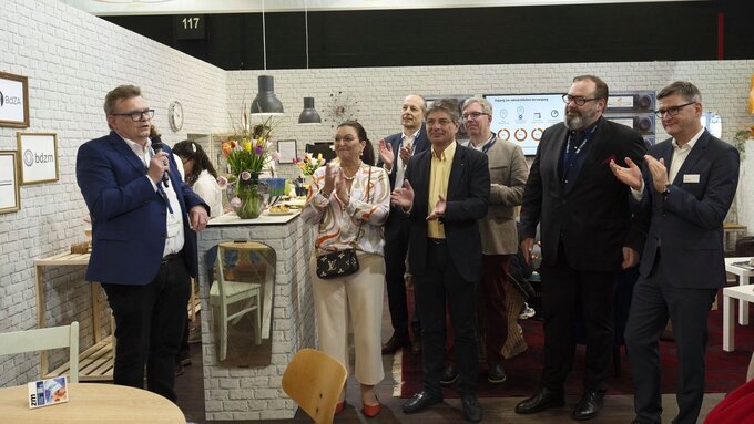 Eröffnung BZÄK-Stand auf der IDS 2025 durch BZÄK-Präsident Prof. Dr. Christoph Benz (li.)