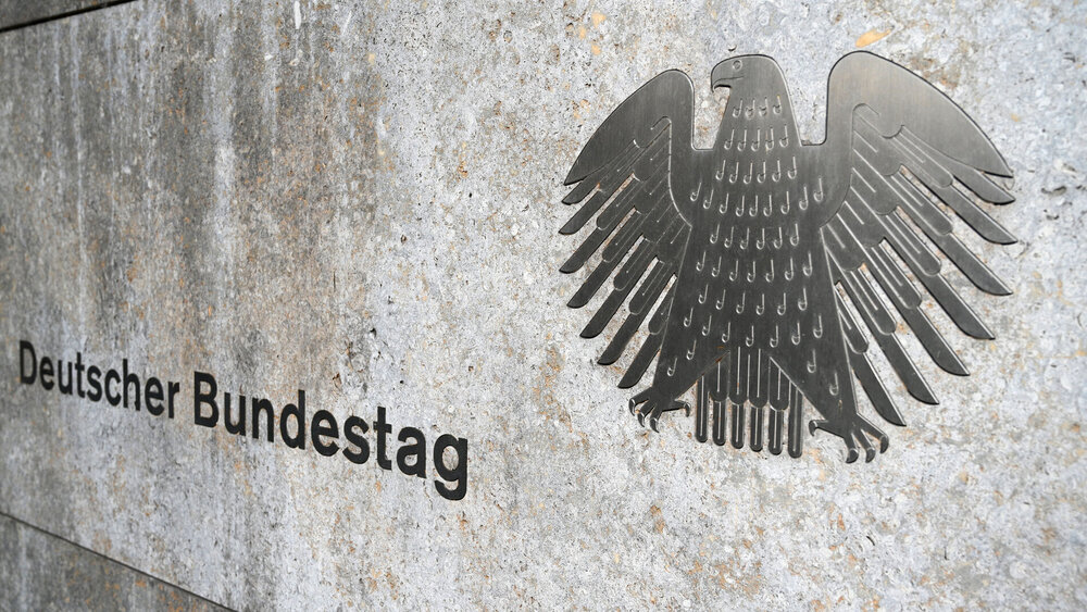 Eingangsschild Deutscher Bundestag