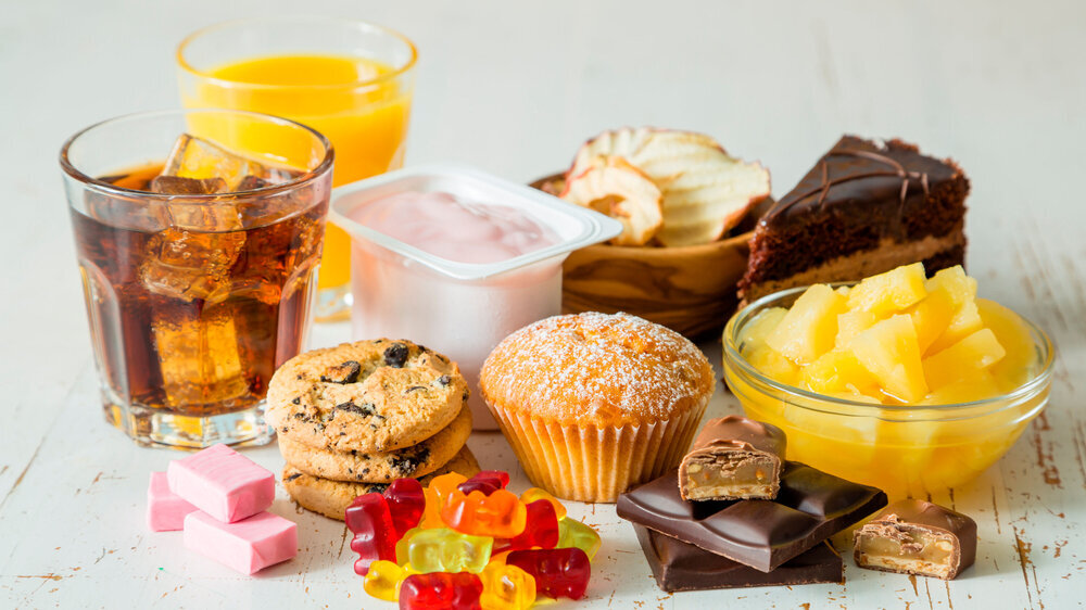 Selection of food high in sugar Zuckerhaltige Ernährung